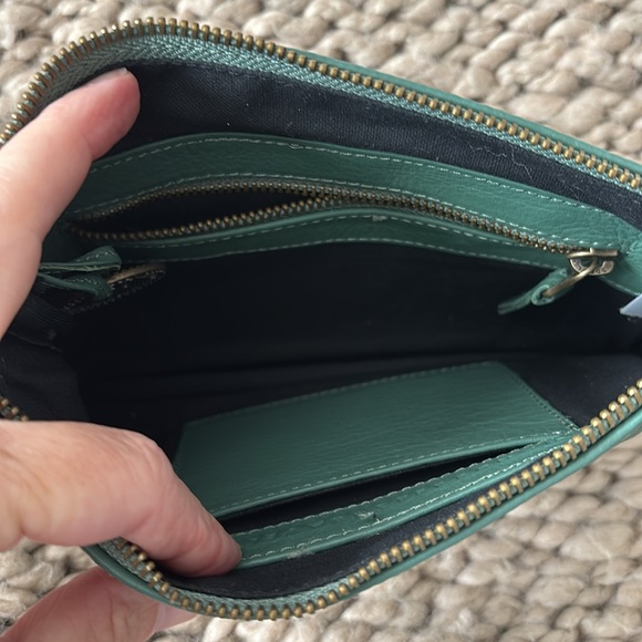 Green Leather Clutch, Wanderers Travel Co, EUC, like new. - Picture 8 of 11